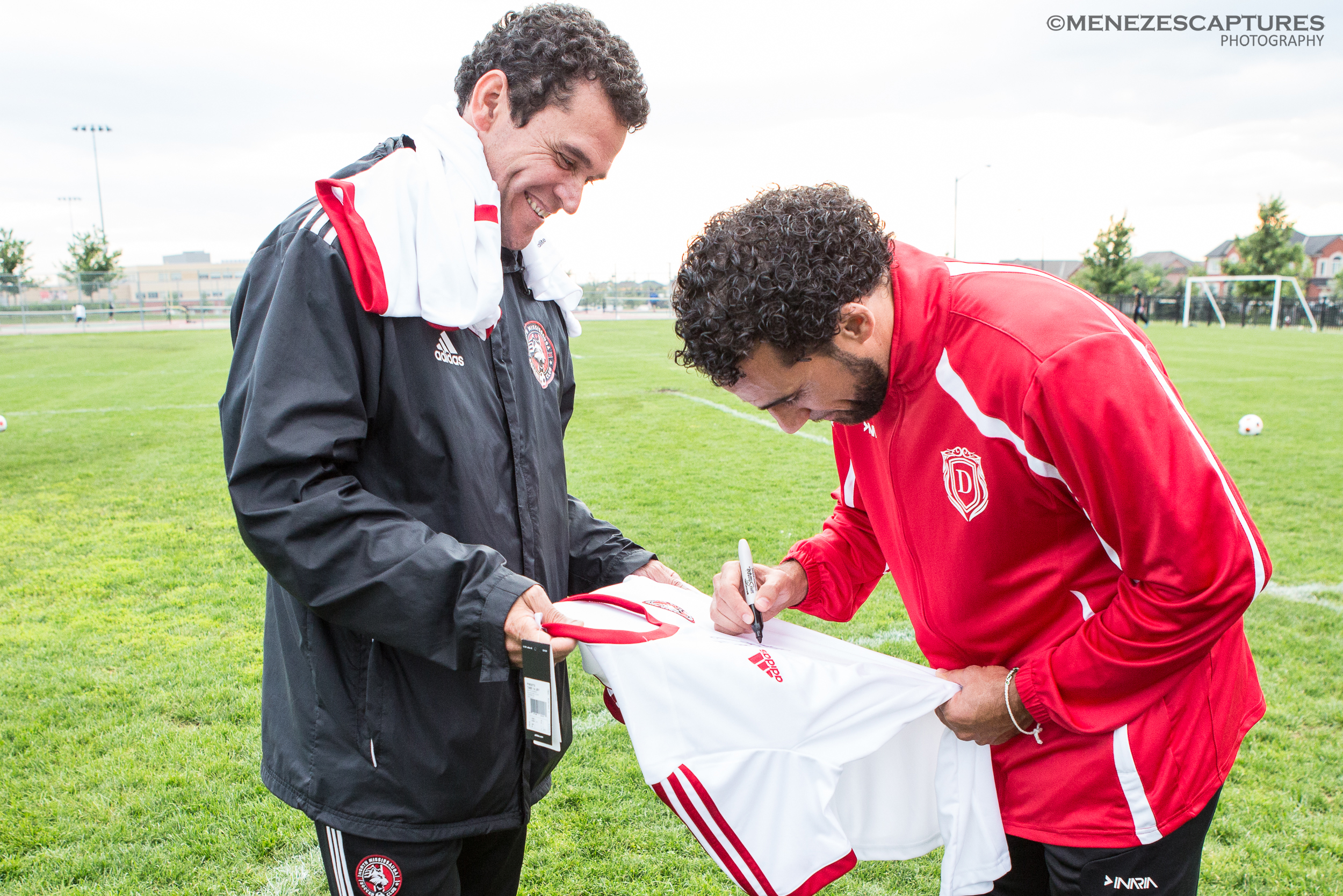 TFC football legend Dwayne De Nedro signs autographs at a NMSC training session (2016)