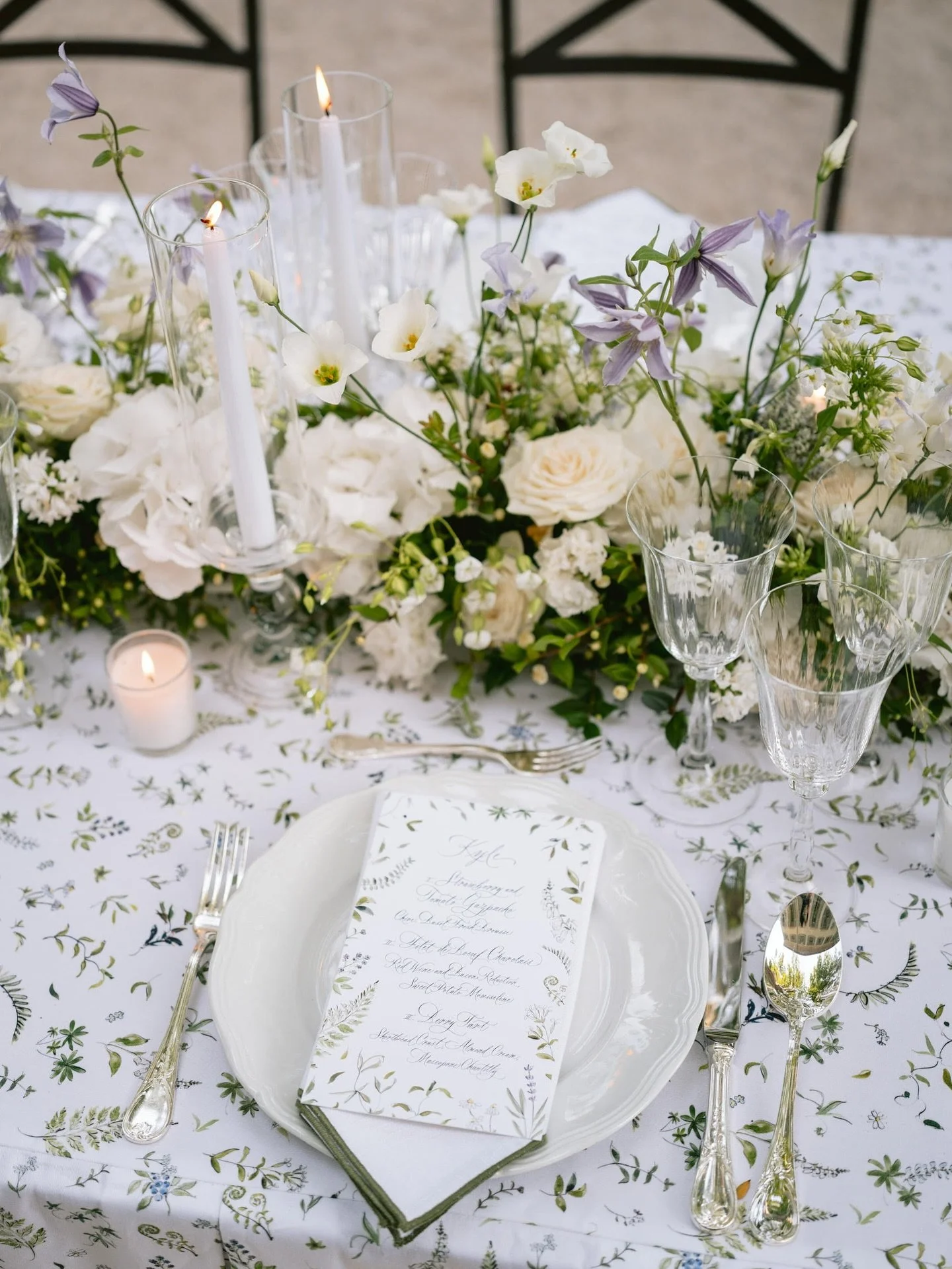 A glimpse at Lauren and Toby&rsquo;s wedding day at @domainedefontenille 🇫🇷

Custom linens (featuring their invitation artwork!) alongside original menus with lettering by @rachelfisher_calligraphy 

This is one of my favorite wedding designs of al