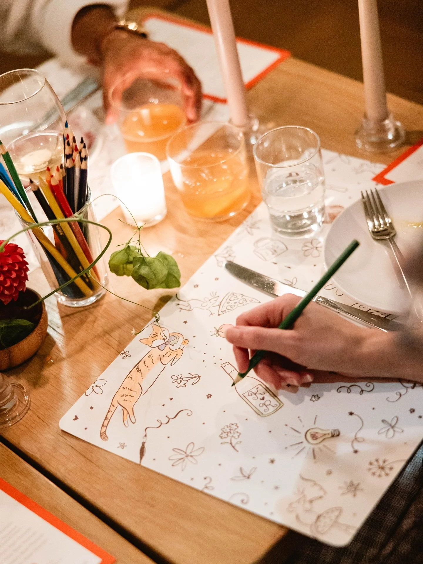 Dinner details! I made paper placemats for our guests to color in - they&rsquo;re covered with drawings of everything we love.  I remember looking around during dinner and to my absolute delight, nearly everyone was coloring 🥲

Placemat printing @he