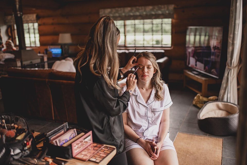 //MY BEAUT BRIDE 

Getting my stunner of a bride ready! SWIPE TO SEE END RESULTS 😍😍

Amazing hair Hair by @traceytennant_hair 
Amazing pictures by @peter.wedding_cumbria 

@charlottetilbury 
@toofaced 
@maccosmeticsuk 
@armanibeauty 
@hudabeauty 
@