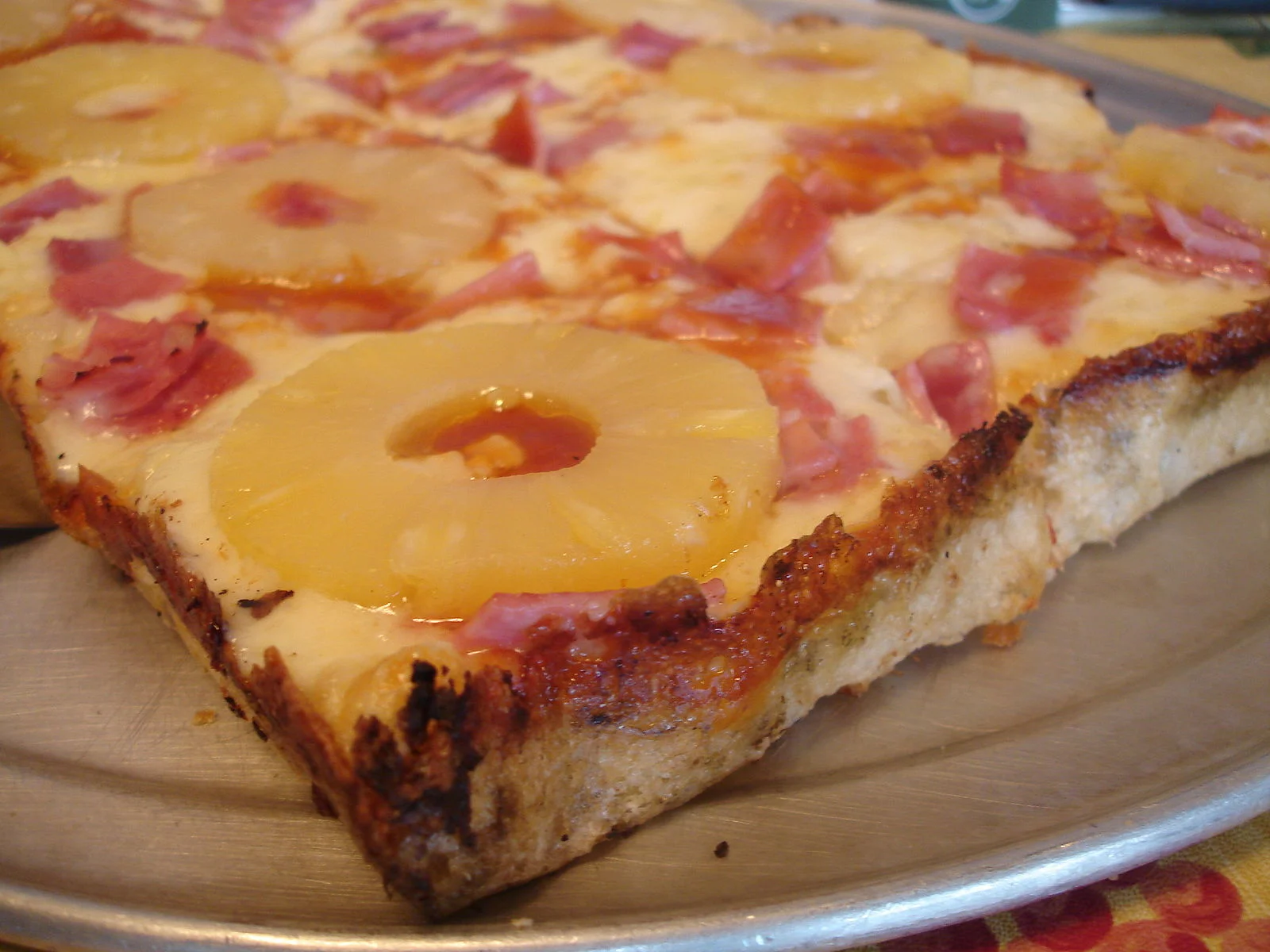 Hawaiian_pizza_1.jpg