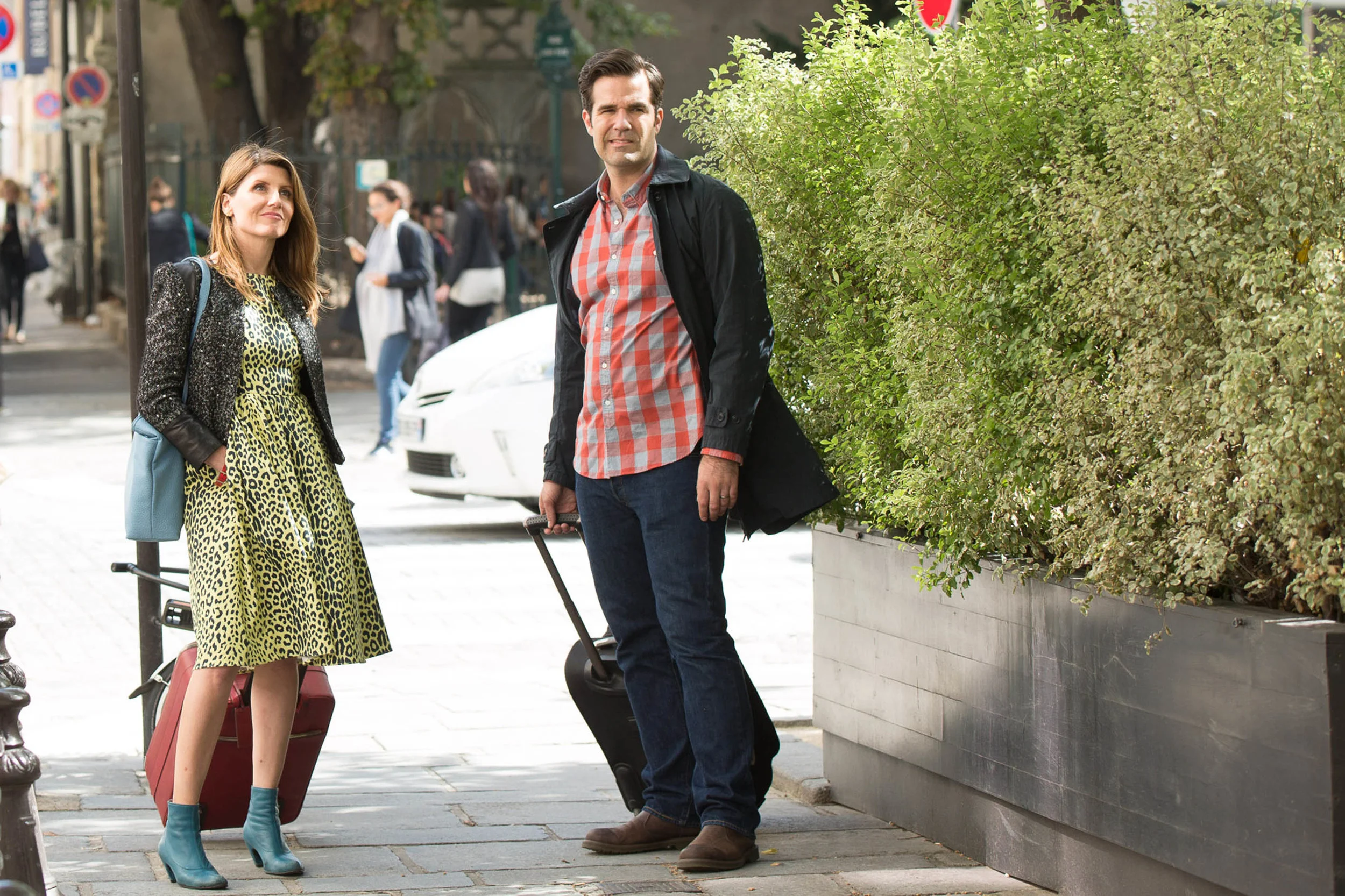 Killing couple cause the prints match unexpectedly and perfectly together. Sharon, can I have your dress please ?