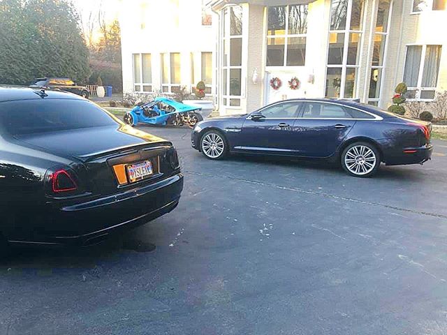 Our client Raj&rsquo;s set up with the Jaguar XJ L Supercharged we brokered for him off auction last July- paired with a Rolls Royce Ghost 😎