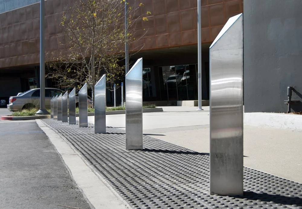 Tri-Bollard_1279-web.jpg