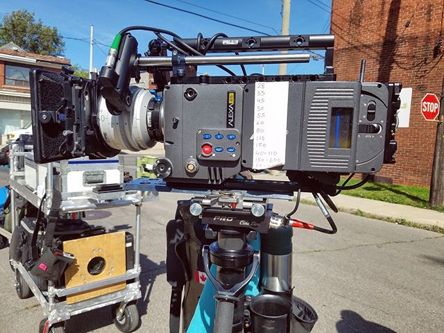 Throwback to getting to fly this beautiful combo #alexa65 and #DNAlens #largeformat One of the camera and lens sets they used on the film Joker.
.
.
.
.
#steadicam #cameraoperator #setlife #arri #DNA #cinematography #alexa