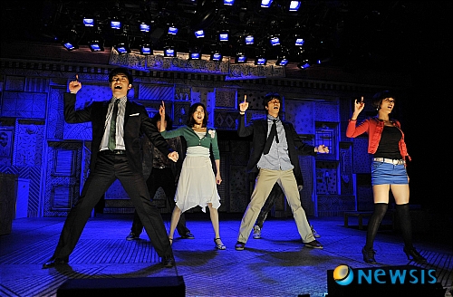  2009 production at Chungmu Art Hall, Seoul, dir. Byun Jung-Joo. Starring Kim Jae-Bum, Shin Sung-Lok, Bang Jin-Eui, Son Hyun-Jung, Kim Jin-Hi, Jeon Jae-Hong, Jin Sang-Hyun,&nbsp;Yoon Seok-Won, Yook Hyun-Wook, and Yoo Ki-Ho. 