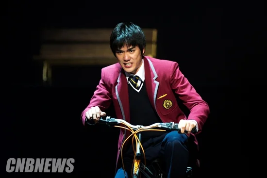 2012 production at Blue Square Theater, Seoul, dir. Adrian Osmond. 