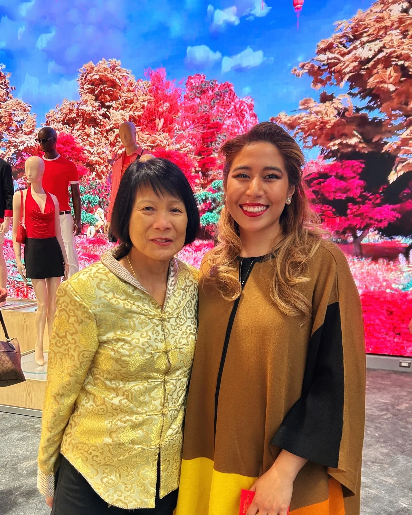 Xīn Ni&aacute;n Ku&agrave;i L&egrave; ❤️&zwj;🔥 🐎 ✨ What an unforgettable evening at Simon&rsquo;s Lion Dance and cultural performance celebrating Chinese New Year and the Year of the Horse &mdash; a symbol of strength, passion and forward motion.

