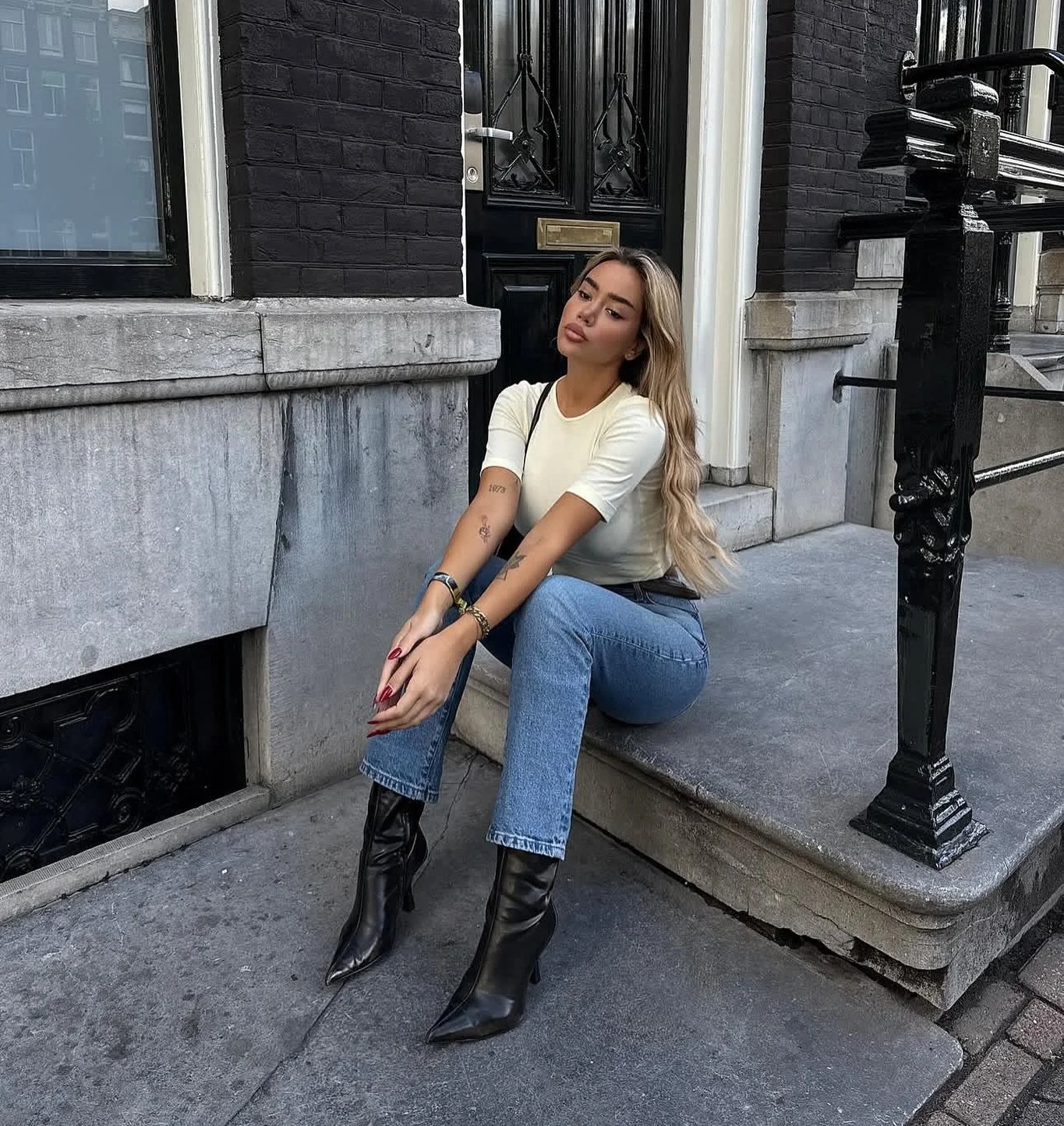 The perfect denim 🤍

search: east coast straight leg jeans 

Link in bio! #shopsohostyleboutique #bloggerinspo #denimshop