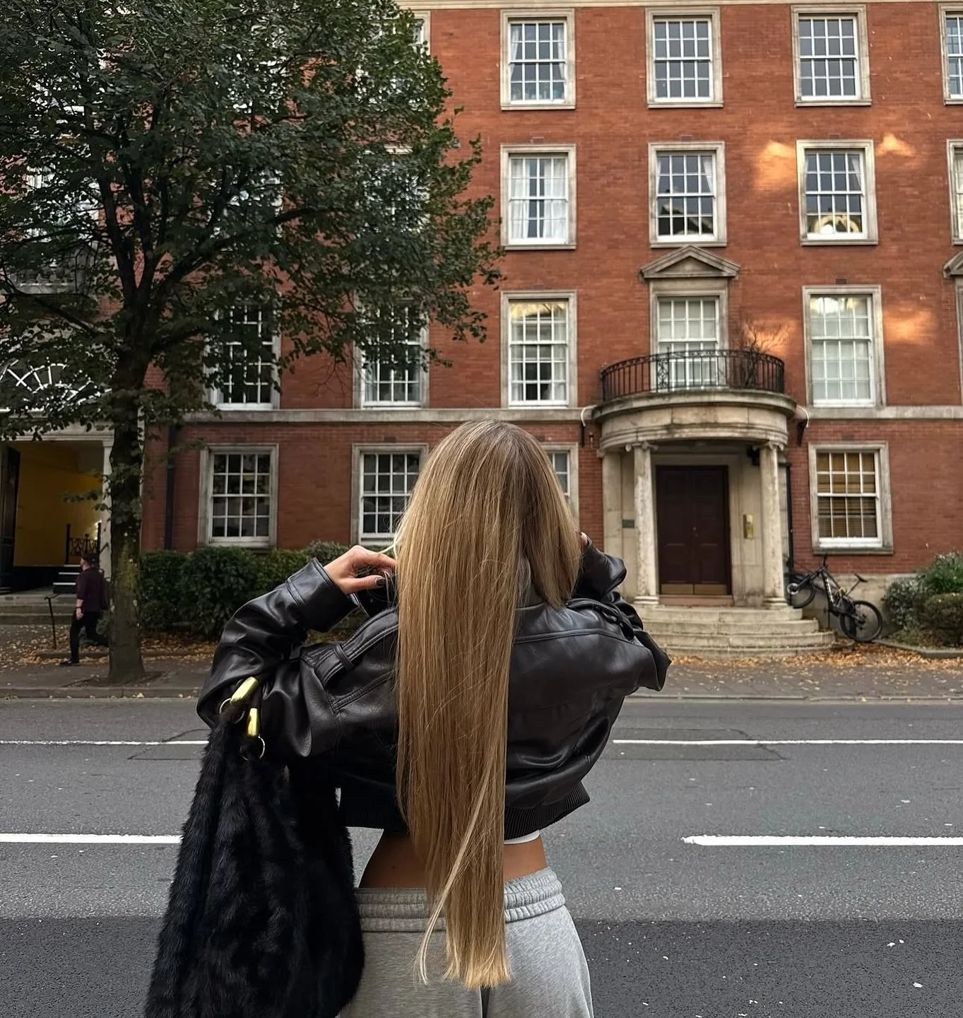 Fall shop grab new outerwear online today! #linkinbio👆