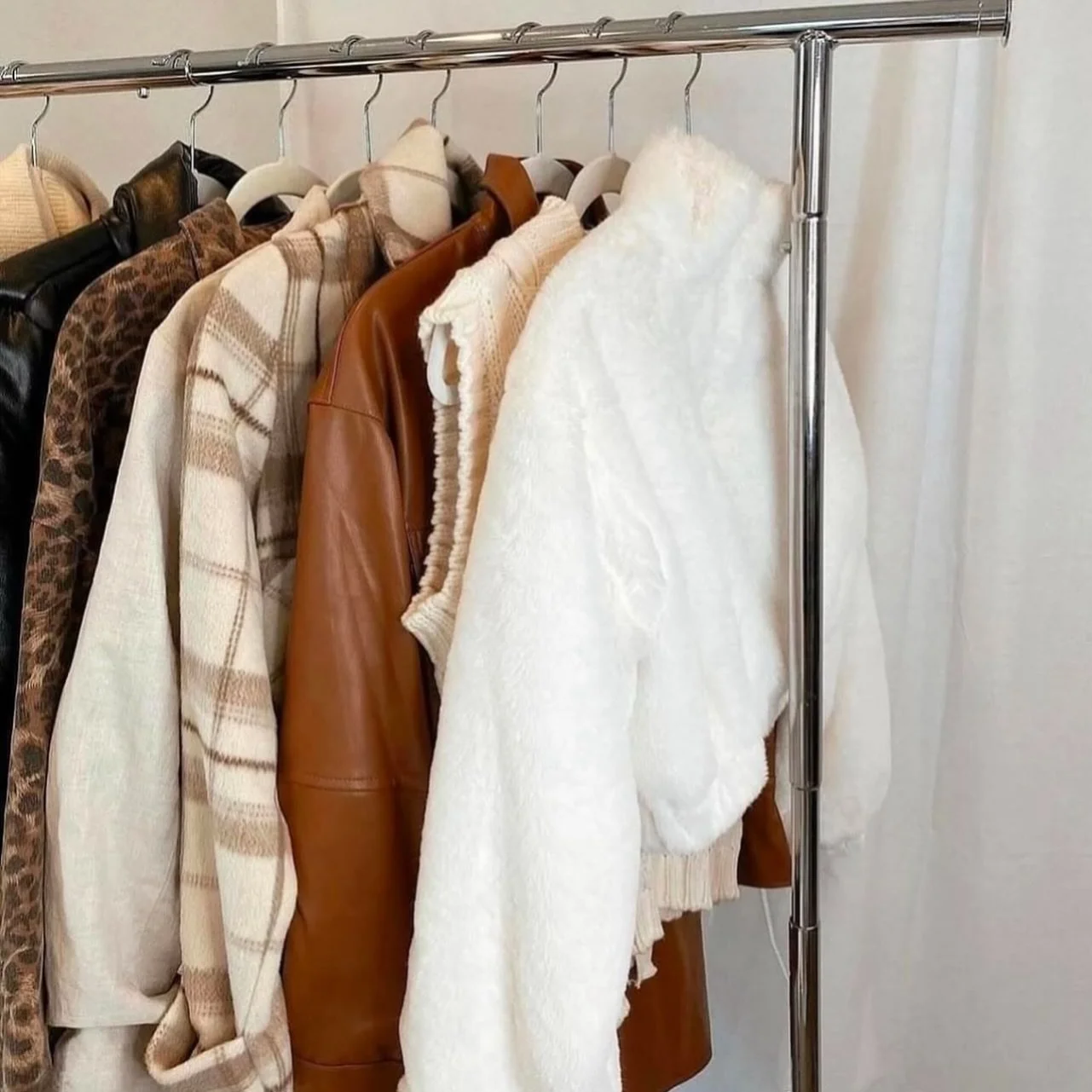 40% OFF OUTERWEAR!!! #blackfridaysale #onlineboutique #linkinbio👆