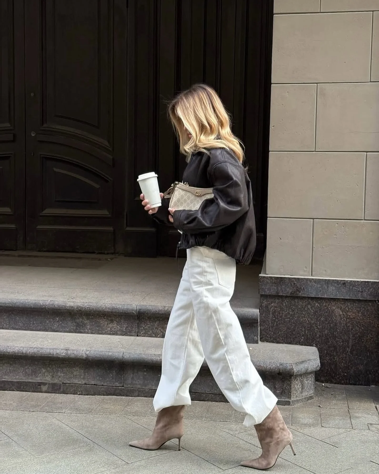 On trend styles // CAMILLA slouch denim jeans - online now! #linkinbio #onlineboutique