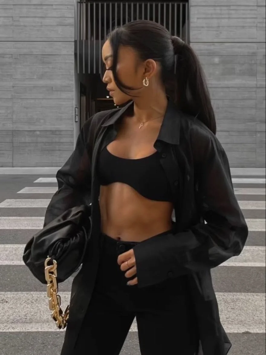 Basics that never miss // STREET STYLE curved hem bralette top - online now! #linkinbio👆