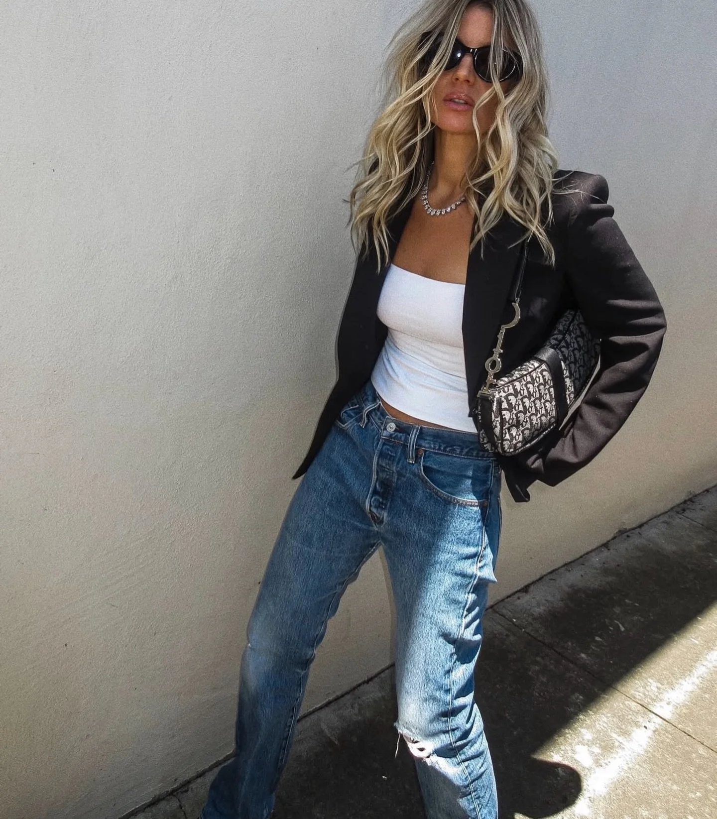 Back to basics. 

search: ELOWYN white tube top // www.shopsohostyle.com #linkinbio👆