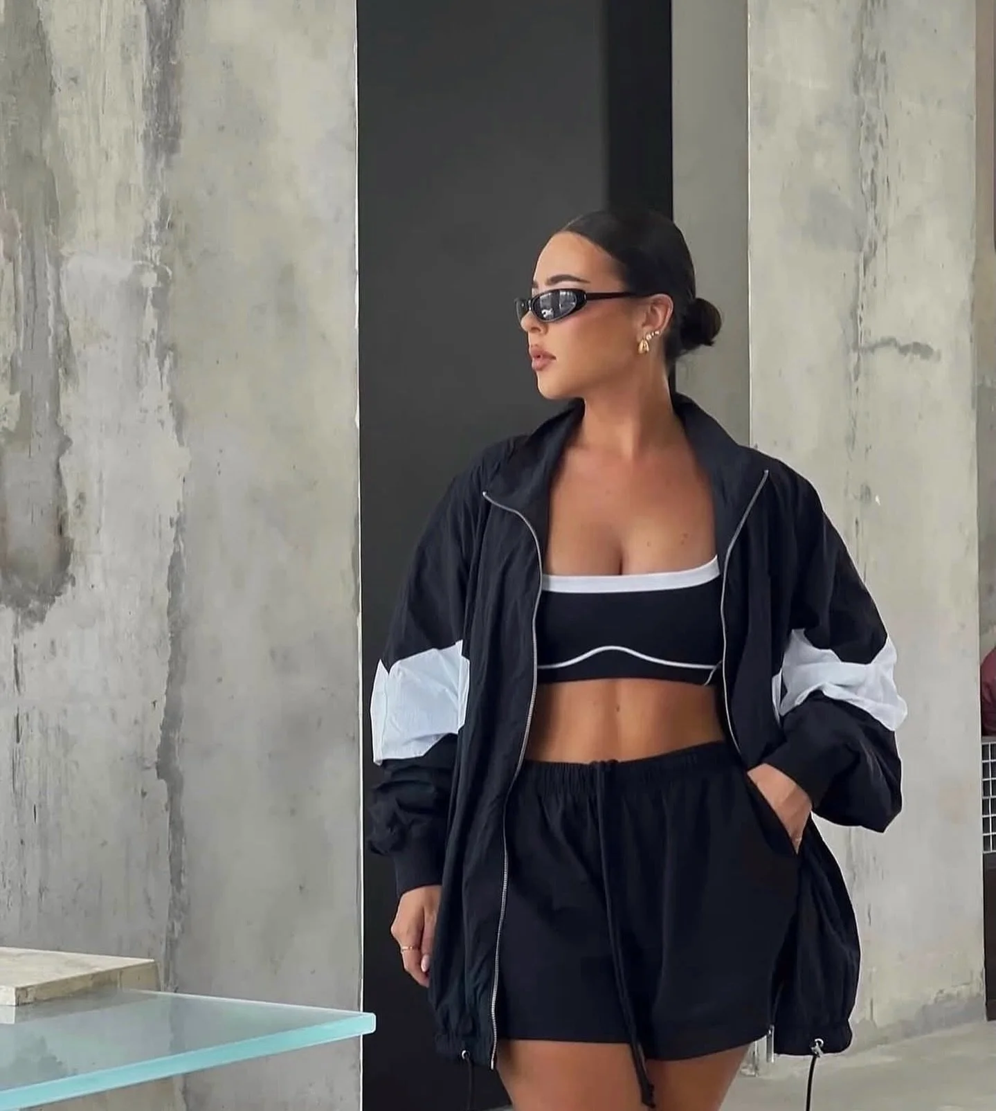 The ultimate sport set 🖤 // ELEVATED ATTITUDE sport set - online now! #linkinbio👆