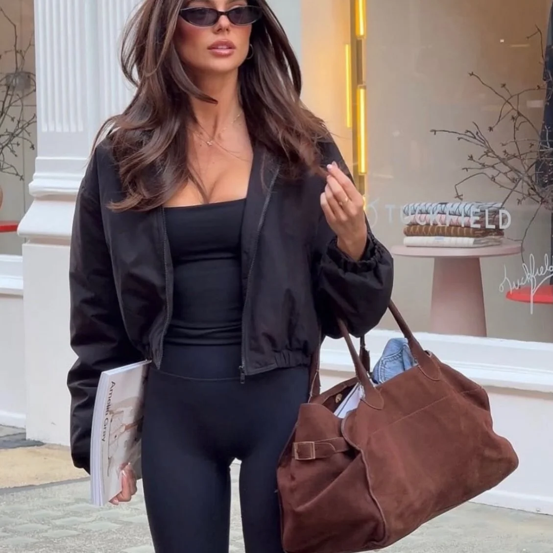 The perfect on-the-go bag 🙌 // The Nubuck tote handbag - online now! #linkinbio👆