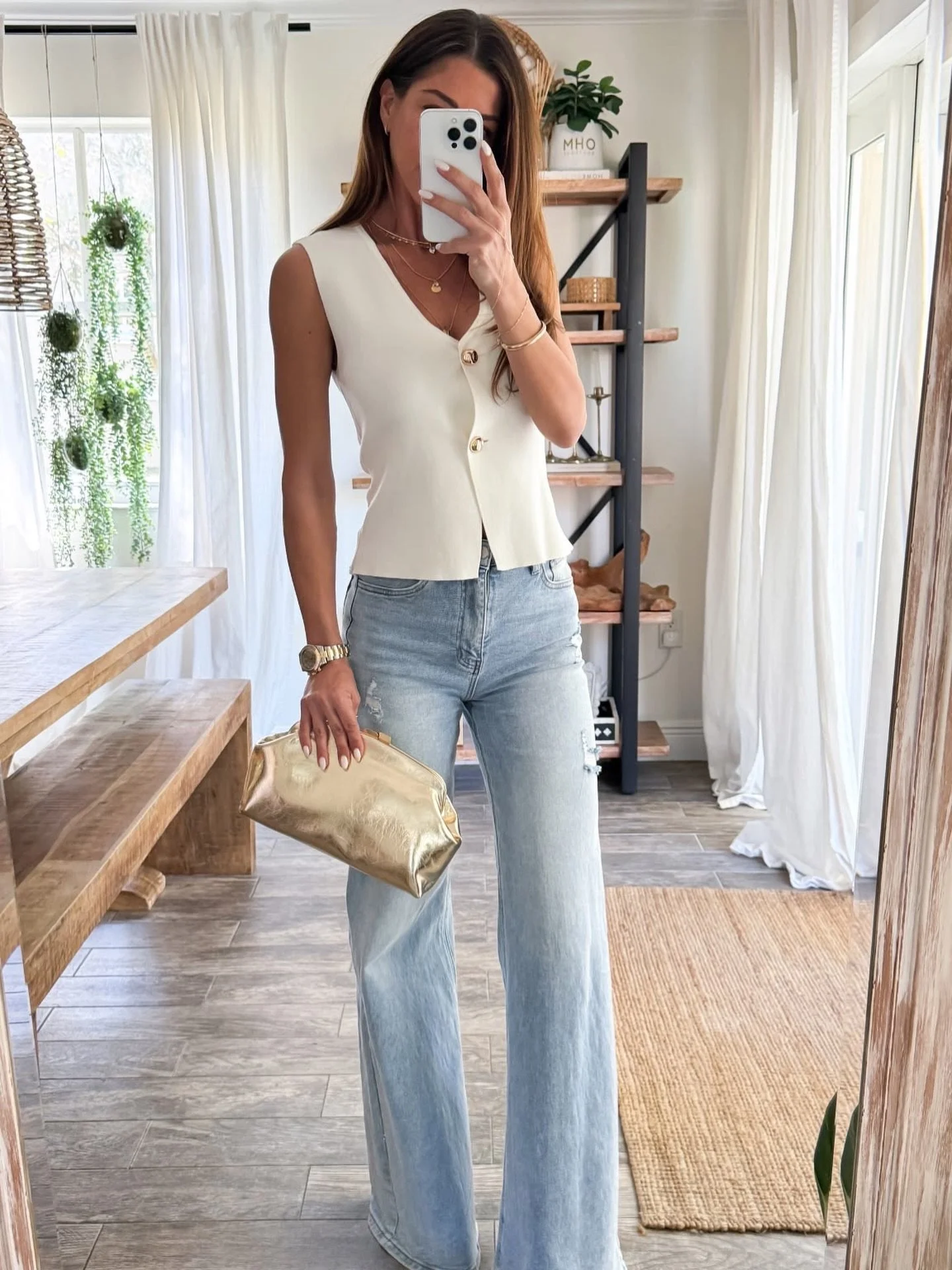 Weekend basics: ANSLIE Top &amp; KALIA Wide-Leg Jeans >> www.shopsohostyle.com 🤍