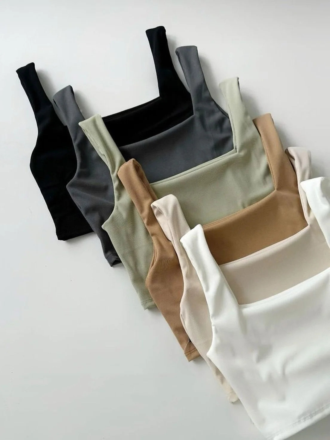 B A S I C S. 

>> www.shopsohostyle.com #linkinbio #boutiquestyle #summer #essentials 

Link in bio!