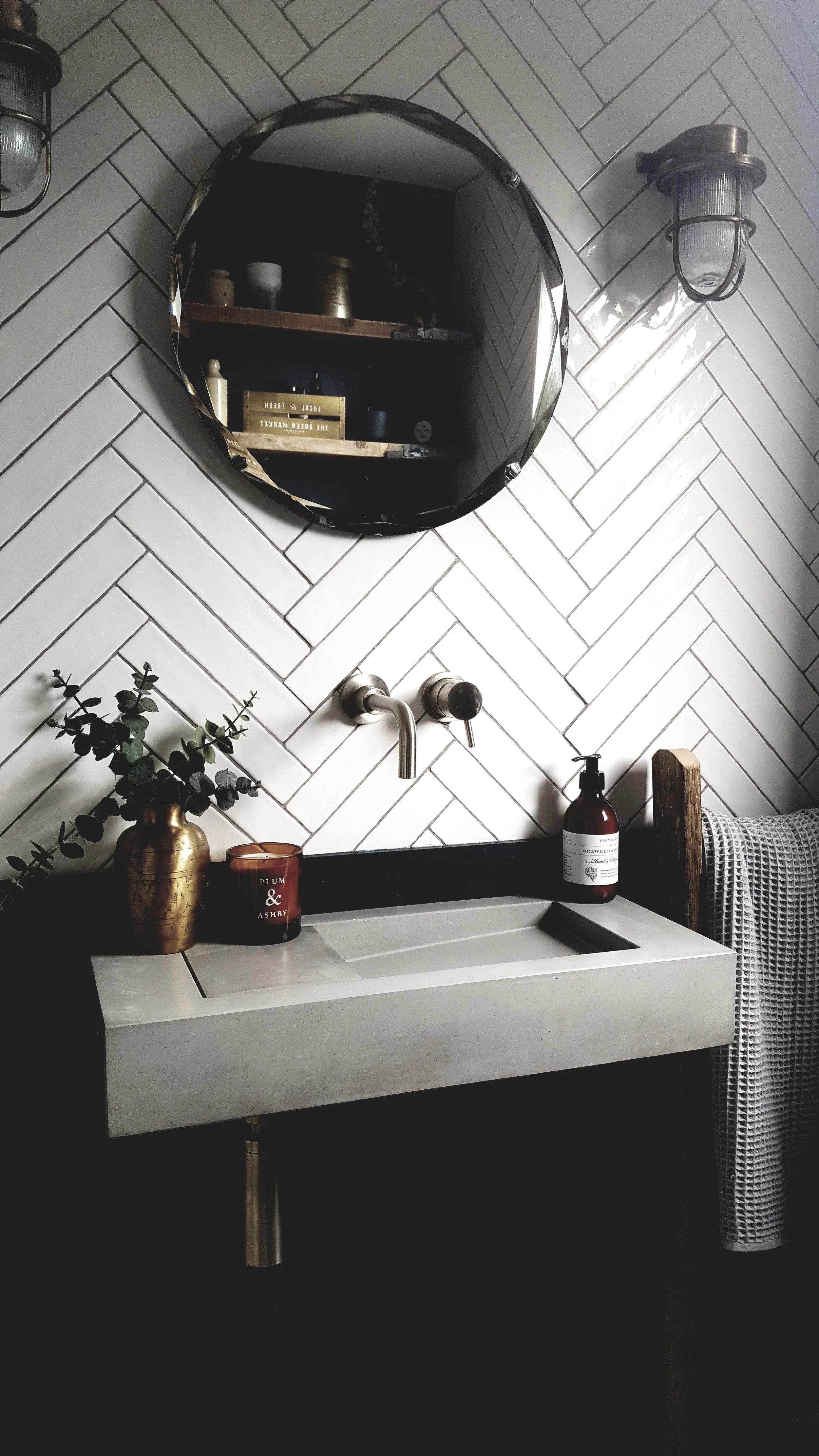 As you will notice from this picture the ladder from picture above is already looking very at home in my bathroom....