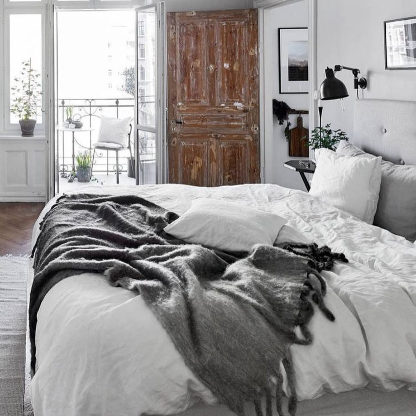 Rustic woods and linen bedding getting my modern rustic pulse racing.