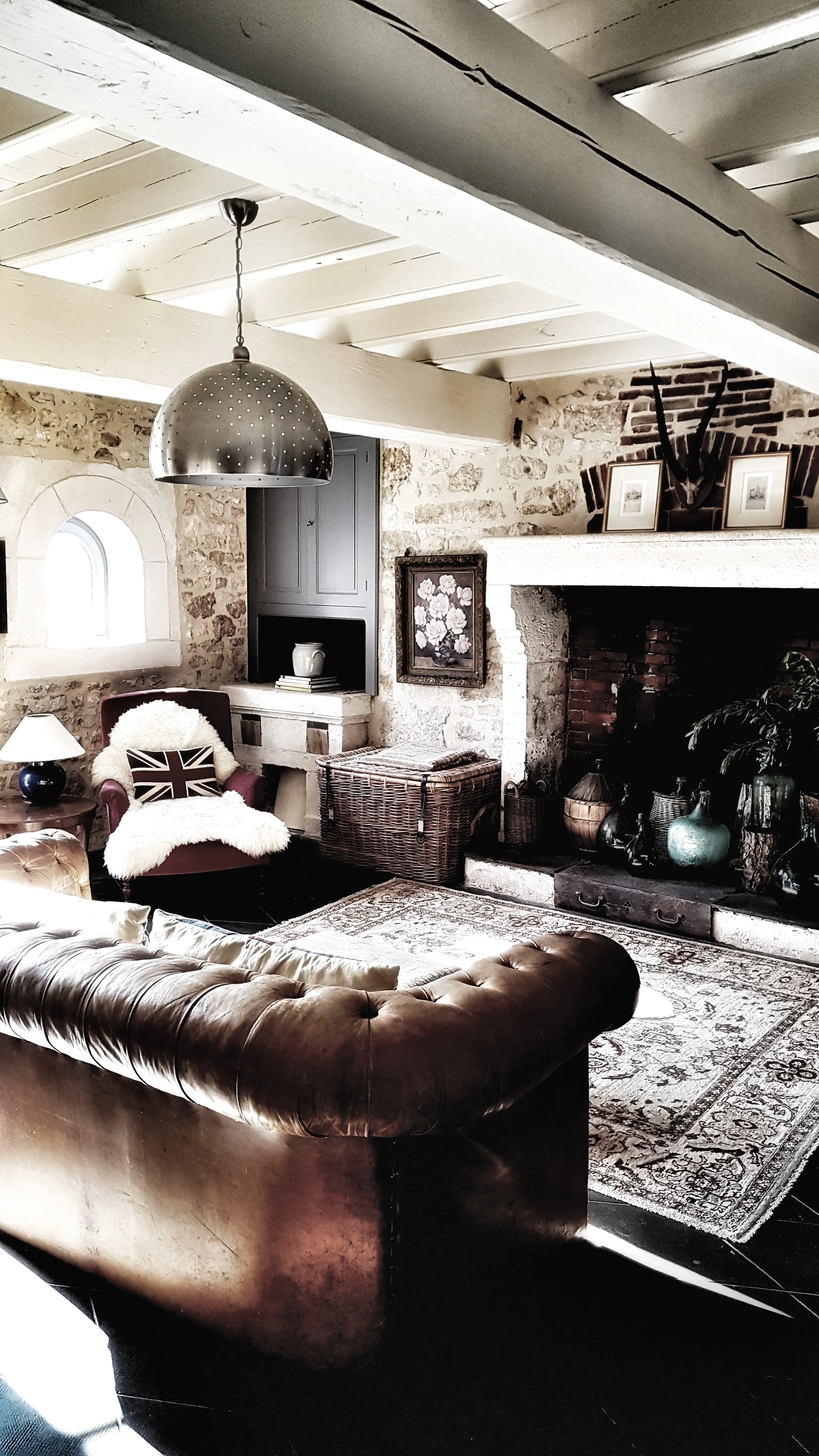 I loved Sam's collection of vintage carbuoys which she sells through her vinatge business @vintage curatorinteriors