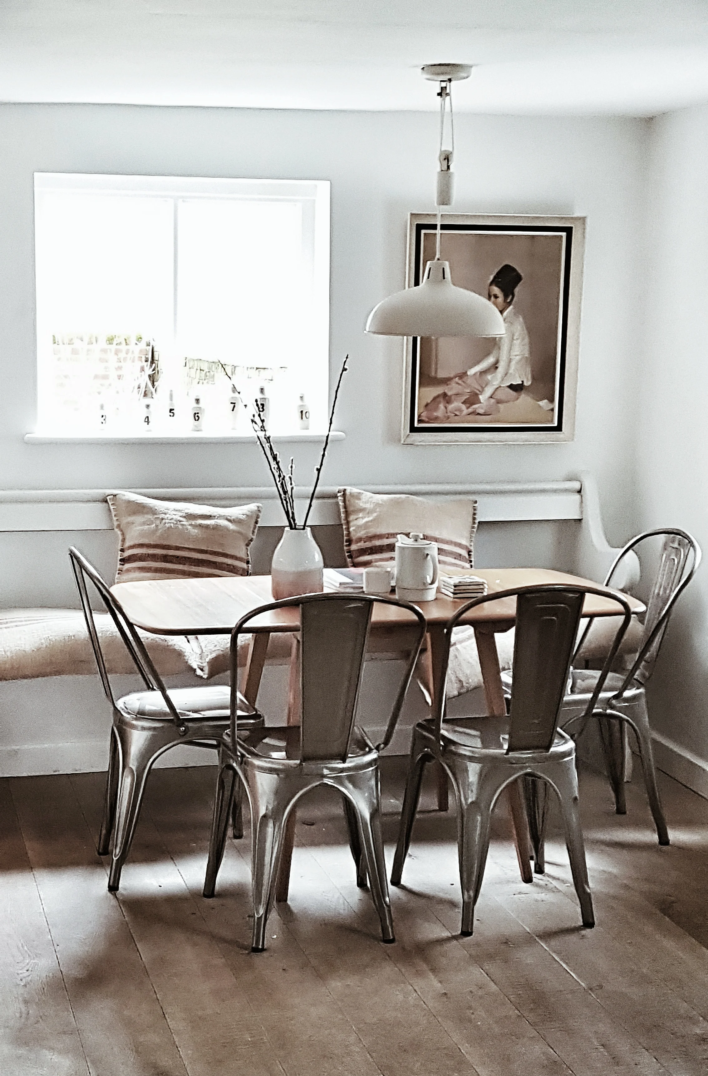 The dining table and chairs which comfortably seat 6-8 for large family breakfasts, lunches and dinners