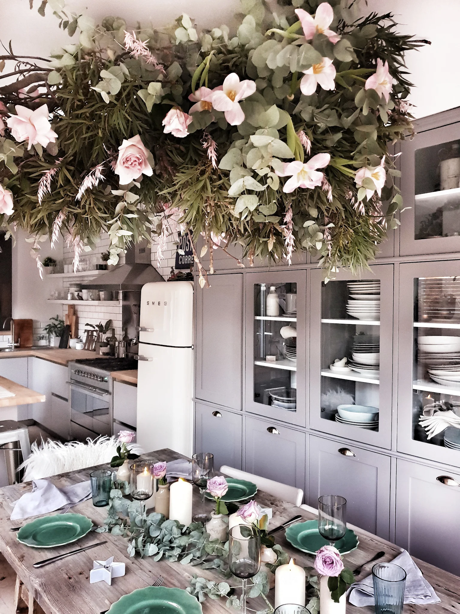 Adding some sort pinks and greens to the kitchen with roses on the table and my favourite plates from Wonki Ware.