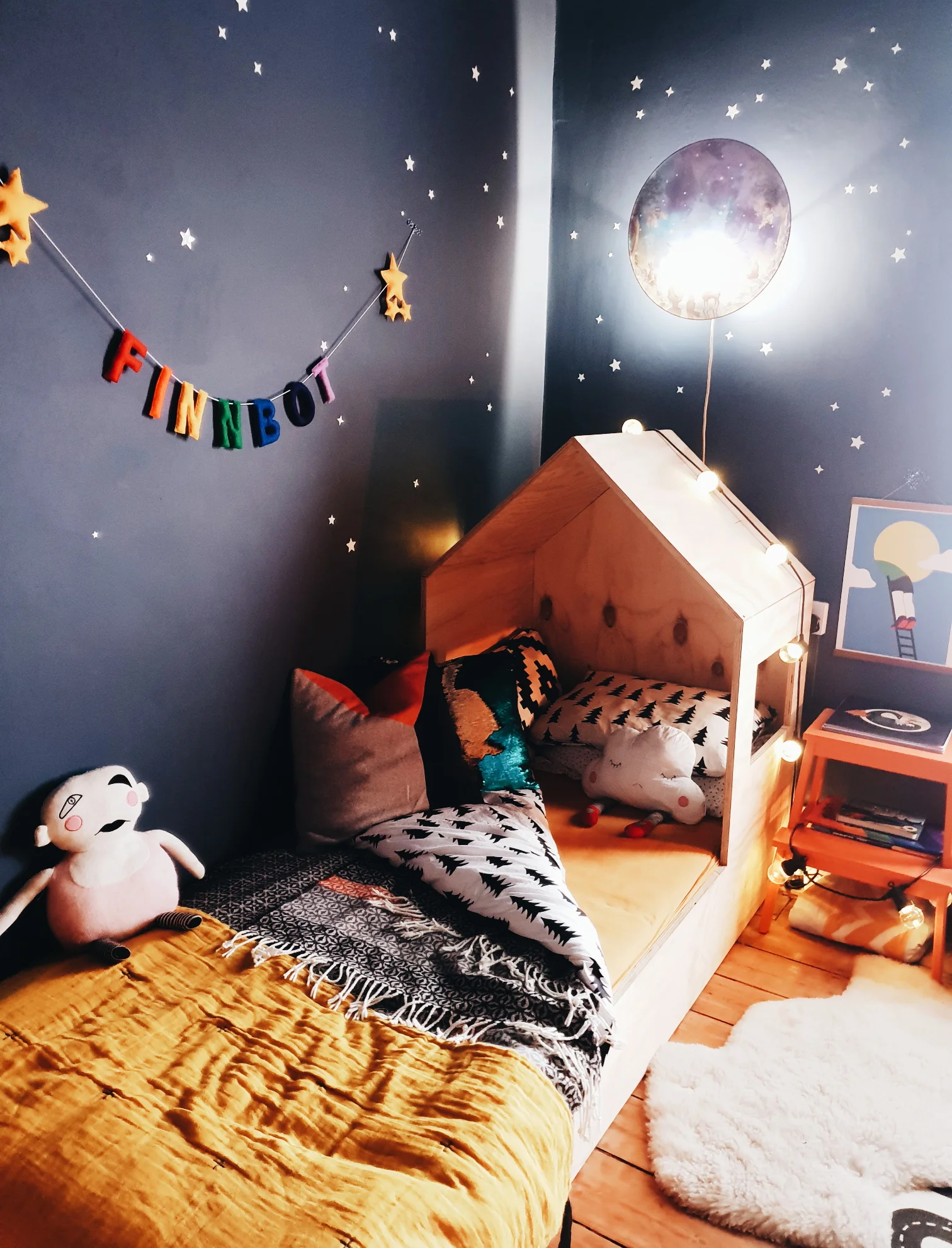 Age 37 I would still love to have a bed like this one. I absolutely love how Maz has decorated Finn’s room with bright colours that never feel babyish