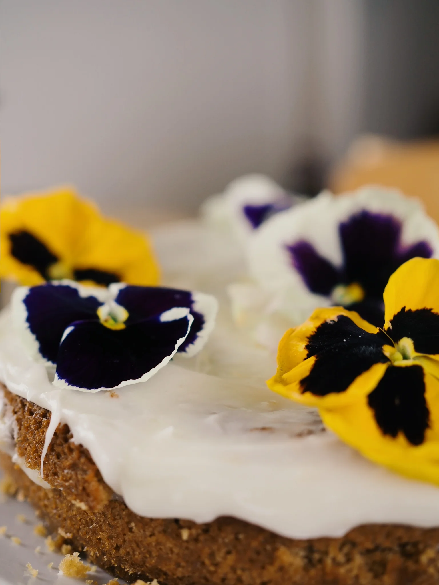 I chose pansies to decorate mine with although Vaani used rannunculus which also look good enough to eat