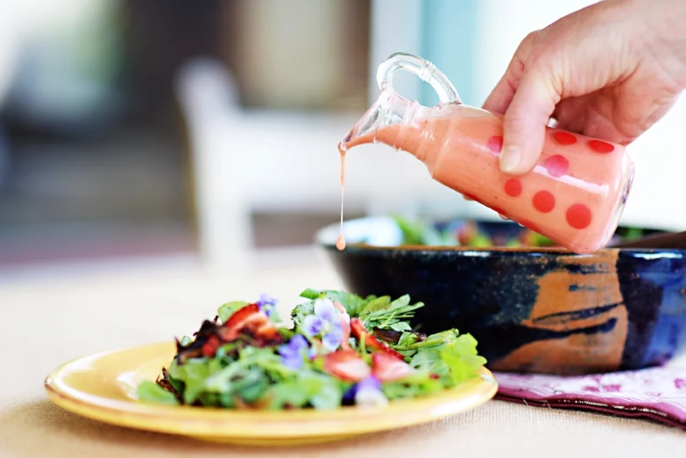 strawberry pea shoot salad4.jpg