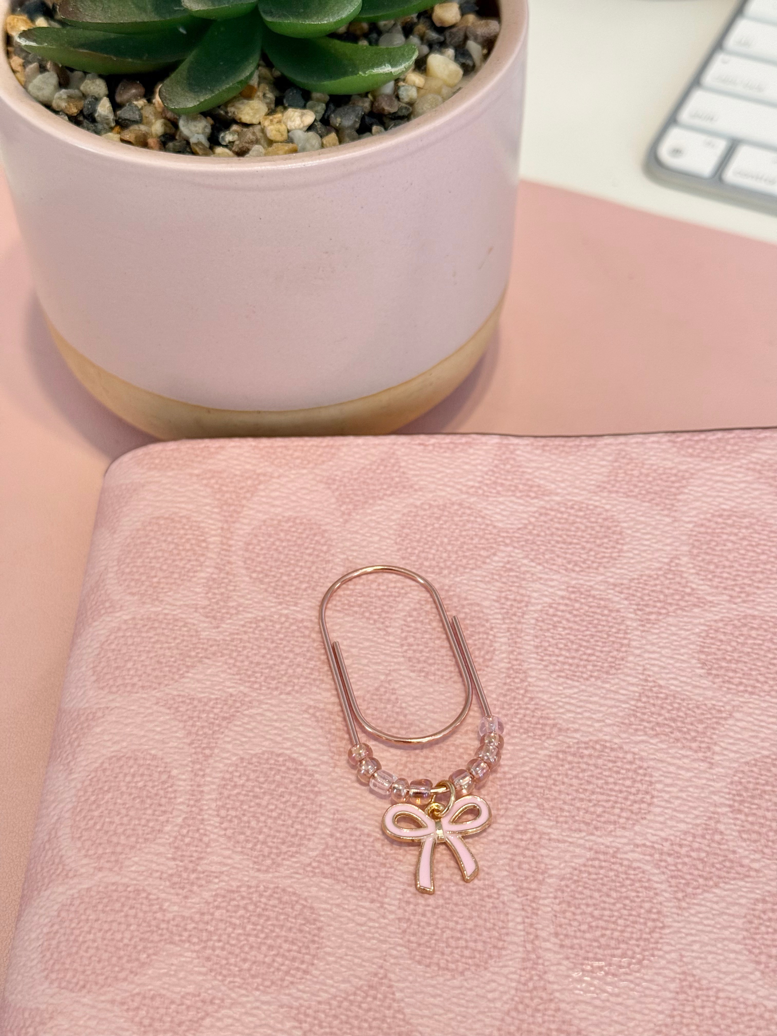 🎀 Simply Blushed Bow Paperclip.png