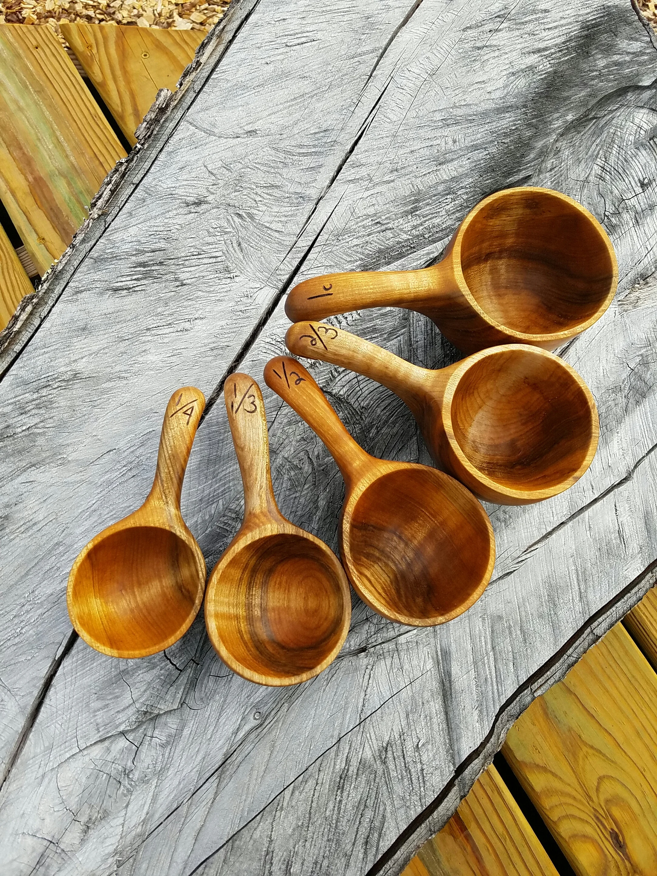 Rock Maple Measuring Cup Set