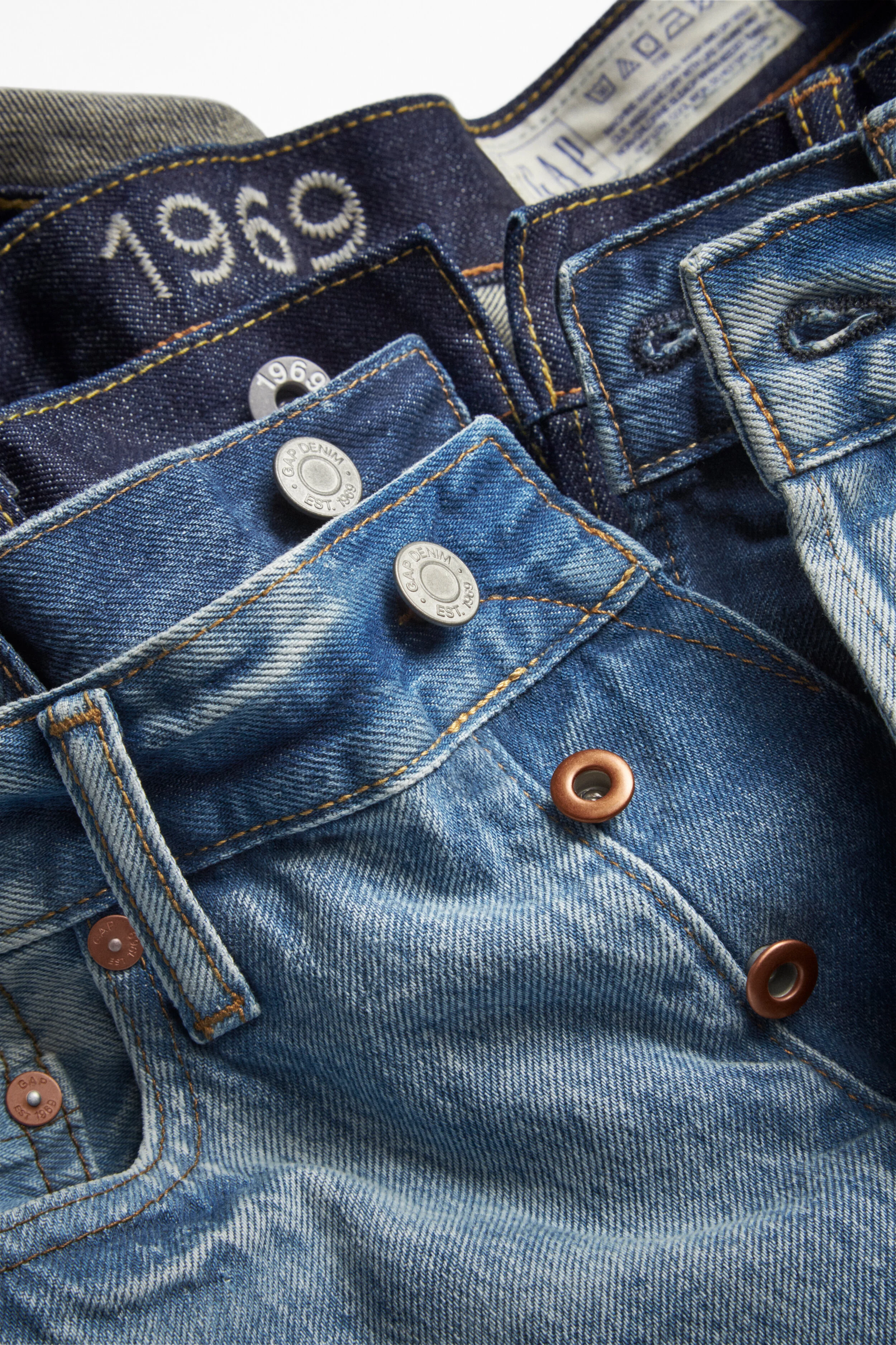 ADU_20_SPR_GOL_SL_BUTTON_RUN_R300.jpg