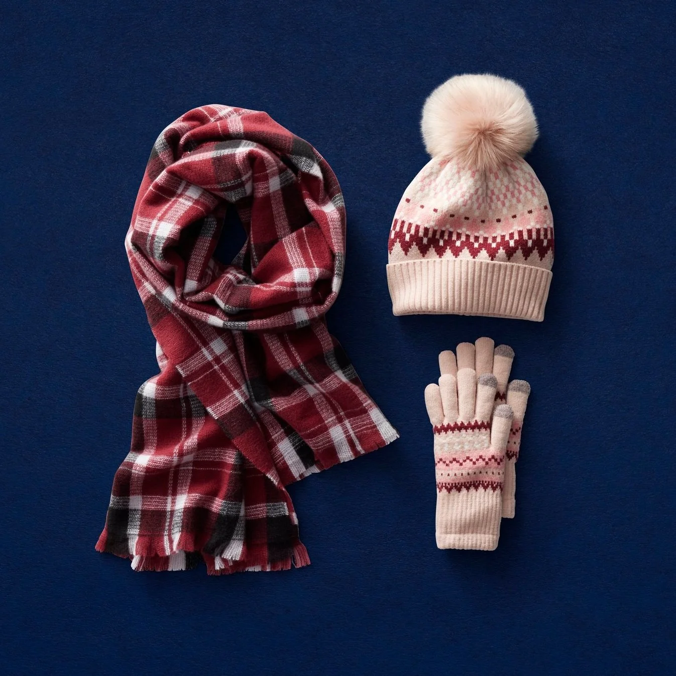 3312537-APRL-Holiday-Gifting-WMNS-Fashion-Accessories-LD-FY24-0255_Plain_Paper_OZARK.jpg