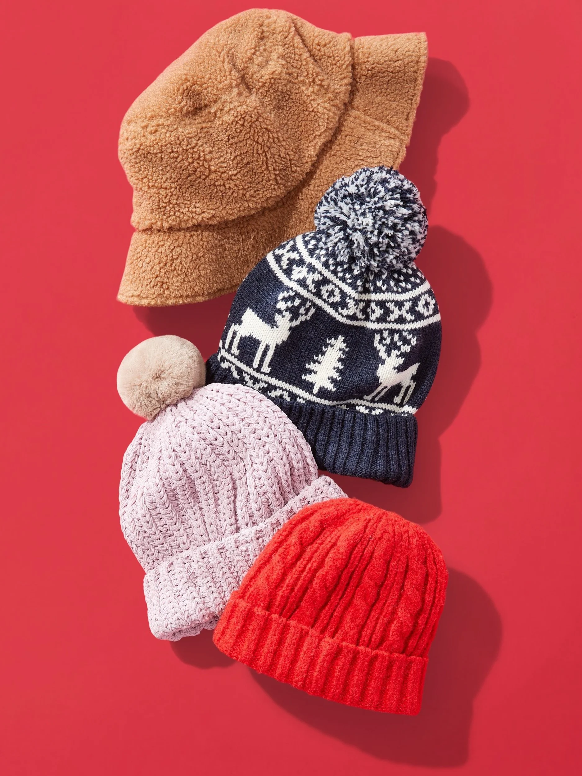22HOL_M4025_S01545_Gifts15Under_Hats.jpg