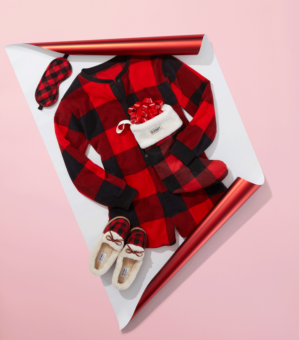 22HOL_M4044_S01574_JingleJammies_BuffCheck.gif