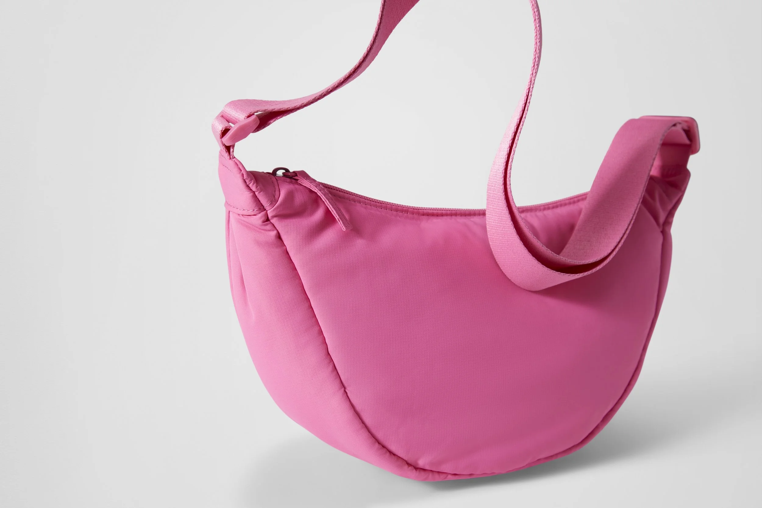 3815514-APRL-Spring-2-Fashion-ACC-Handbag-Store-E-LD-FY25-V2-0044.jpg