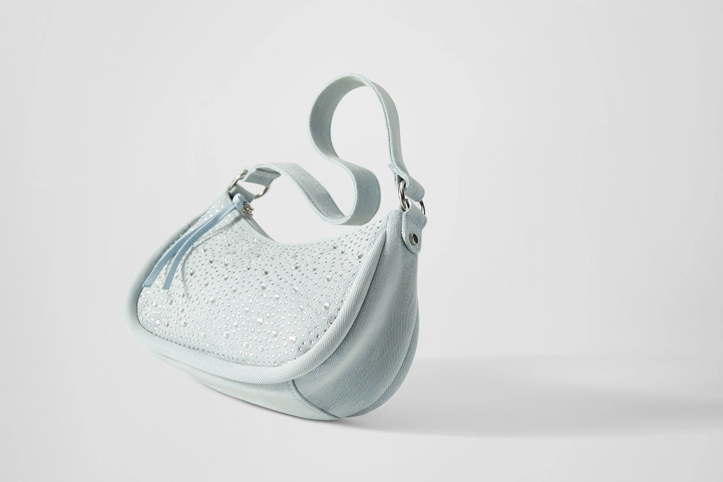 3815514-APRL-Spring-2-Fashion-ACC-Handbag-Store-F-LD-FY25-0023.jpg