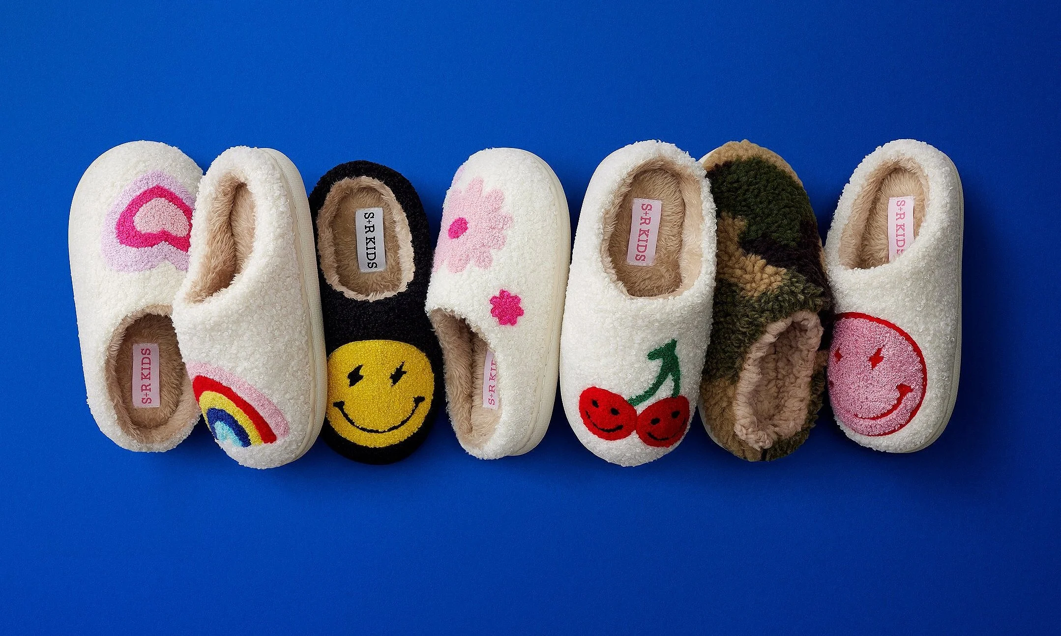 4905164-FY25-HOLIDAY-DEALS-AE1-W-K-Slippers-40off-Apparel-LD-V1-0638-HERO_b_COBALT_sRGB150.jpg