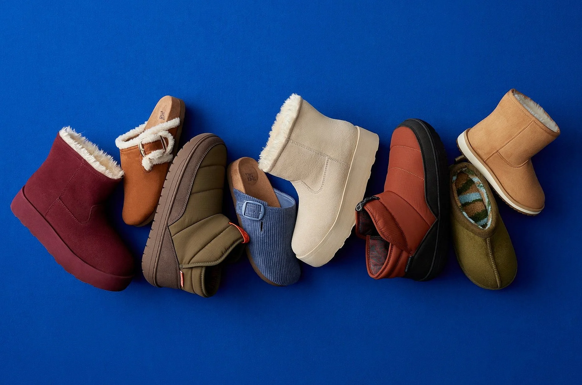 4942428-FY25-HOLIDAY-GIFTING-Best-of-Shoes-AV1-Horizontal-Apparel-LD-V1-0537_b_R300.jpg