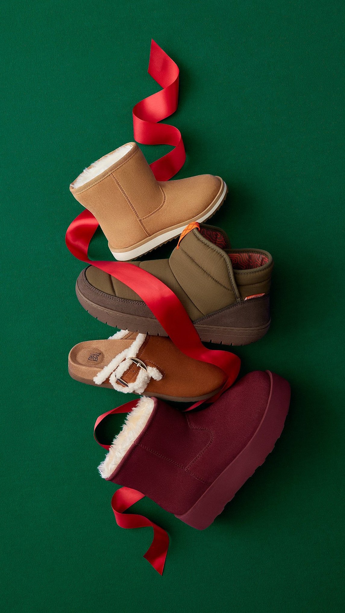 4942428-FY25-HOLIDAY-GIFTING-Best-of-Shoes-AV1-Horizontal-Apparel-LD-V3-0571_b_R300.jpg