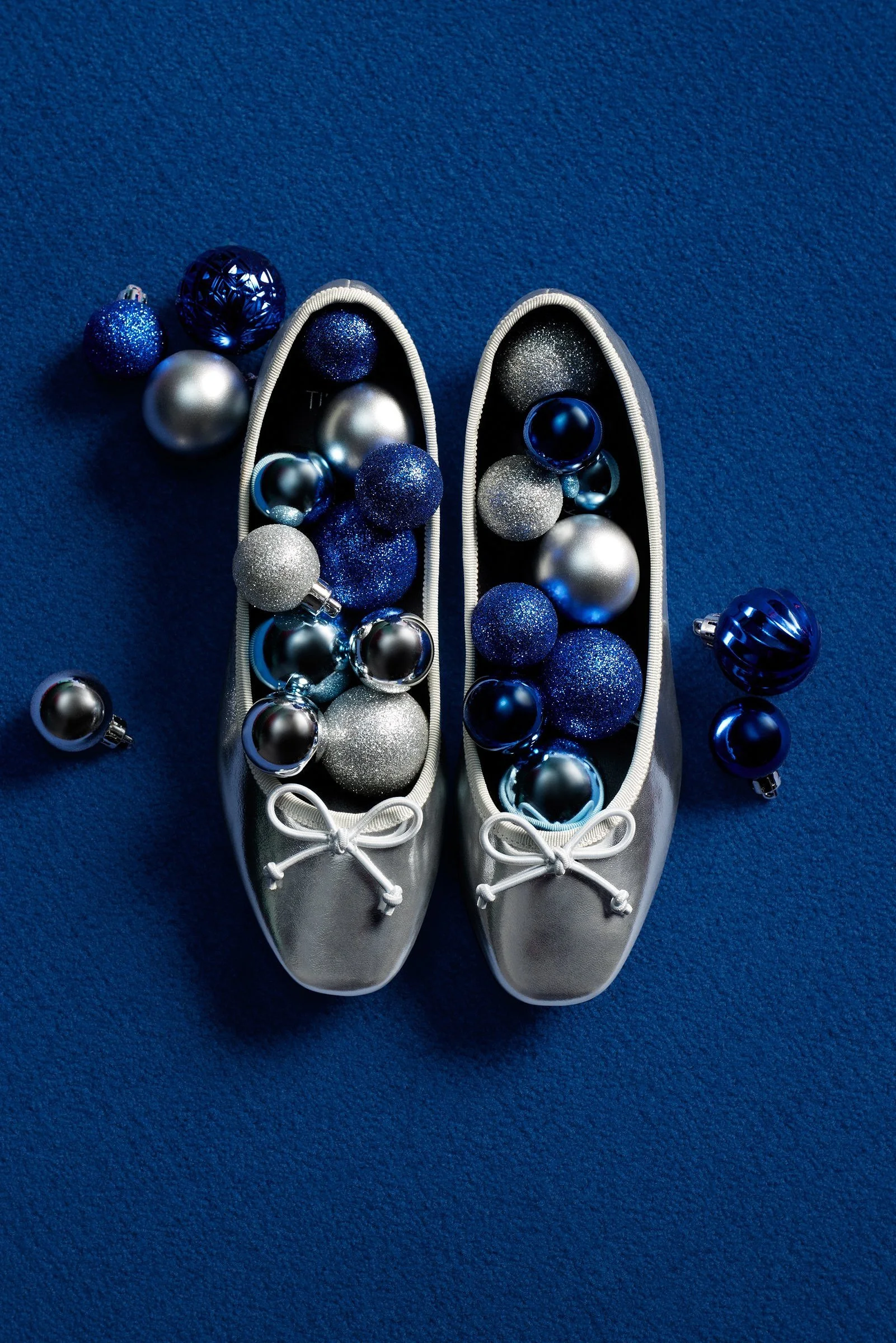 4942555-FY25-HOLIDAY-OUTFITTING-WMNS-Shoes-Option-2-Tree-Apparel-LD-V4-0238_b_R300.jpg