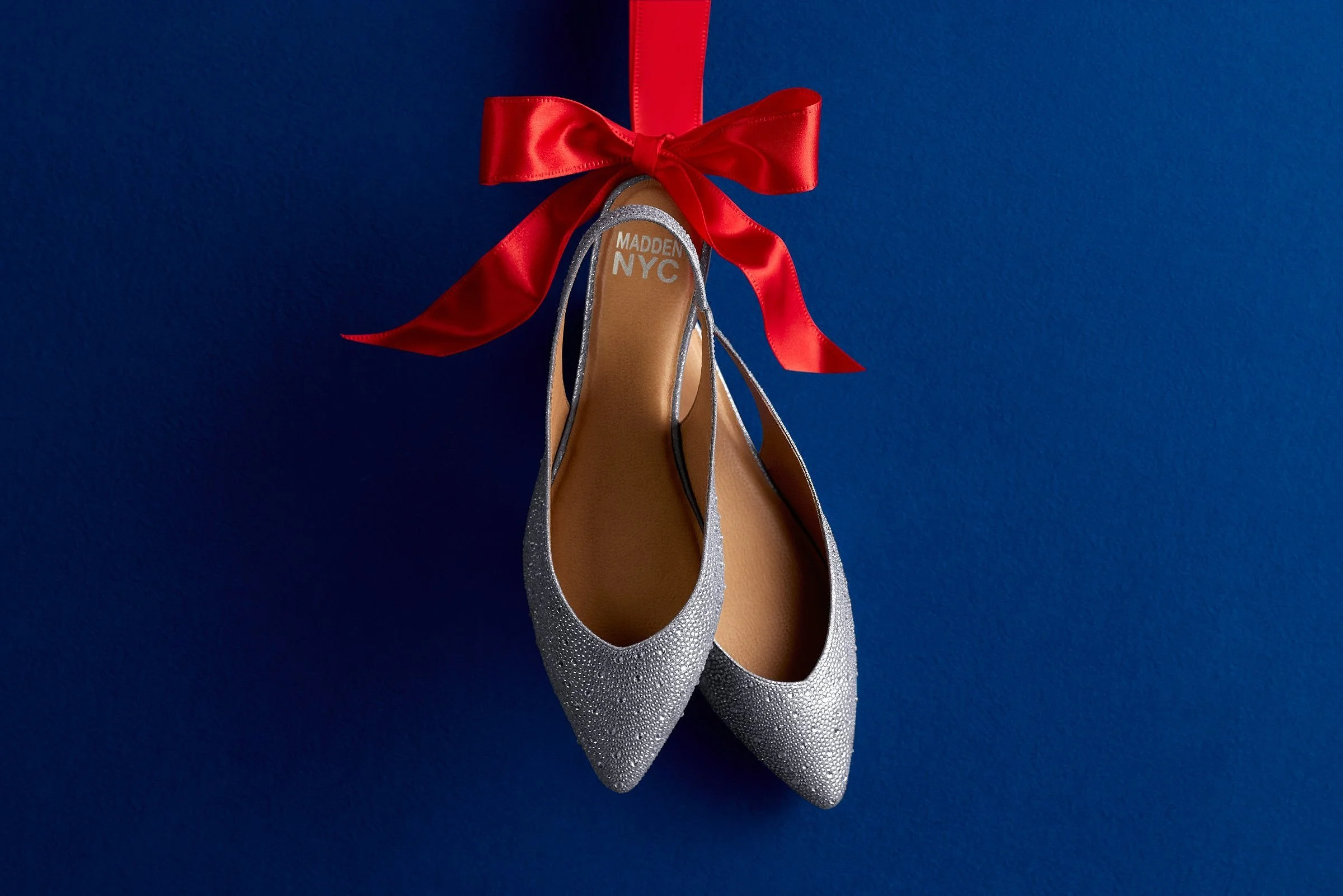 4942555-FY25-HOLIDAY-OUTFITTING-WMNS-Shoes-Option-2-Tree-Apparel-LD-V5-0284_b_R300.jpg