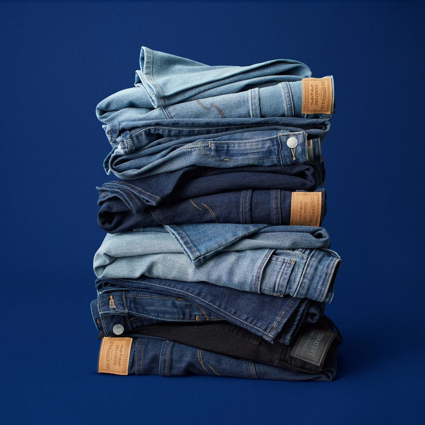 4905164-FY25-HOLIDAY-DEALS-AE1-WMNS-Denim-40off-V1-Color-Run-Apparel-LD-0133-HERO_b_OZARK_sRGB150.jpg