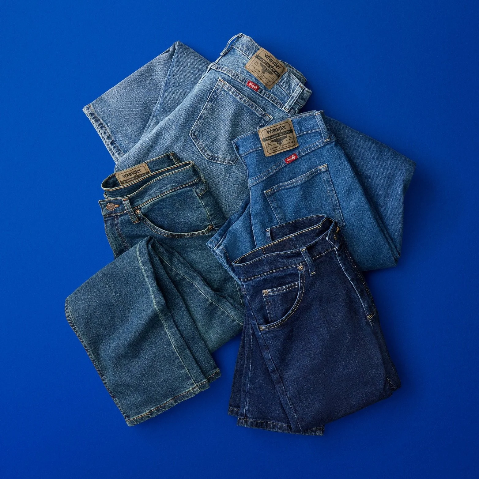 4905164-FY25-HOLIDAY-DEALS-AE2-Mens-Denim-35off-V1-Color-Run-Apparel-LD-0324-HERO_b_COBALT_sRGB150.jpg