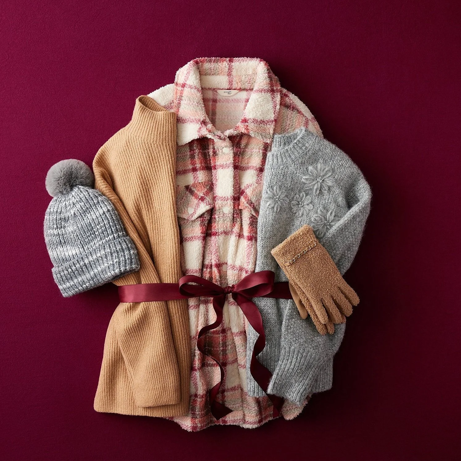 4942428-FY25-HOLIDAY-GIFTING-WMNS-Plus-Best-of-Gifts-V1-Apparel-LD-0313_b_R300.jpg