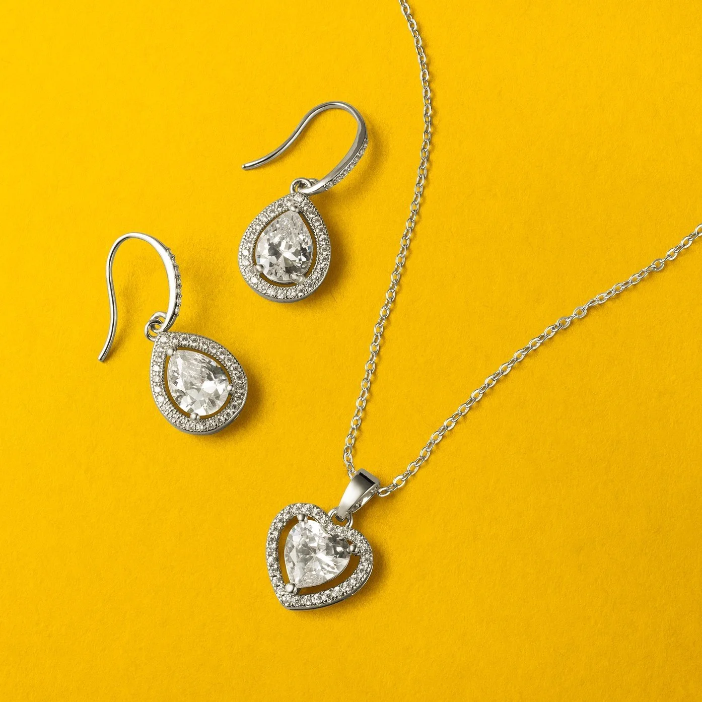 4905164-FY25-HOLIDAY-DEALS-AE2-Jewelry-5Off-Apparel-LD-0227-HERO_b_YELLOW_sRGB150.jpg
