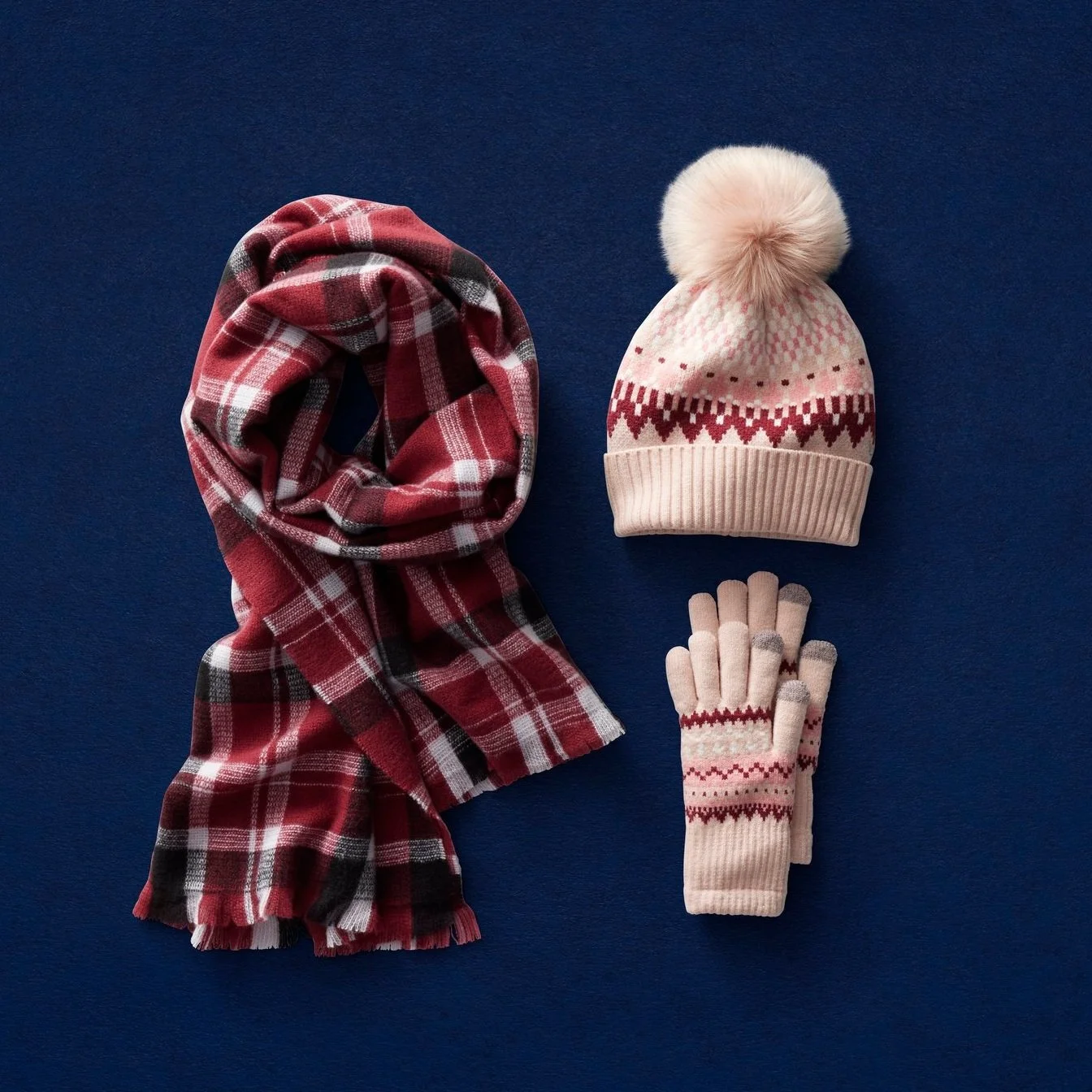 3312537-APRL-Holiday-Gifting-WMNS-Fashion-Accessories-LD-FY24-0255_Plain_Paper_OZARK.jpg