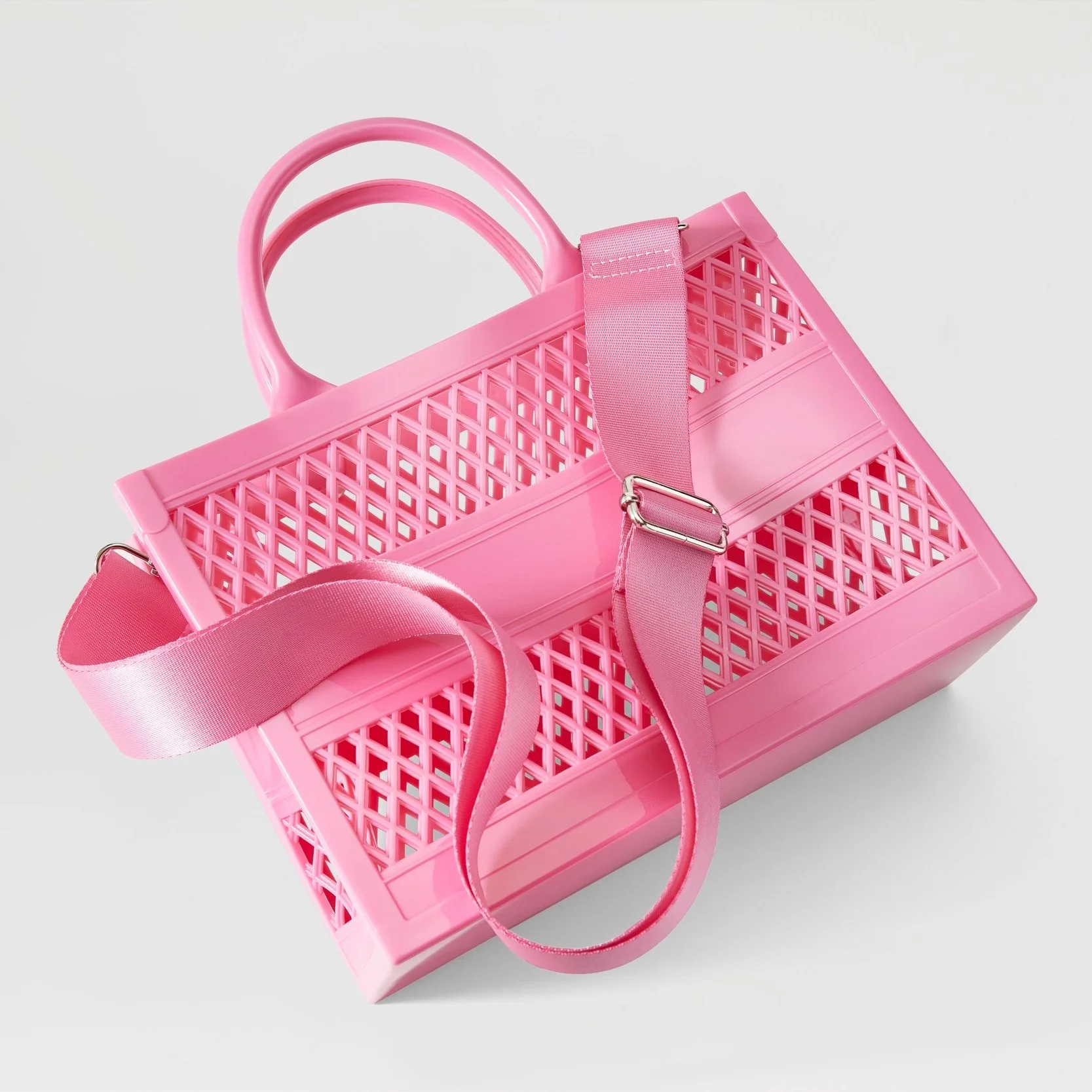 3815514-APRL-Spring-2-Fashion-ACC-Handbag-Store-B-LD-FY25-0035.jpg