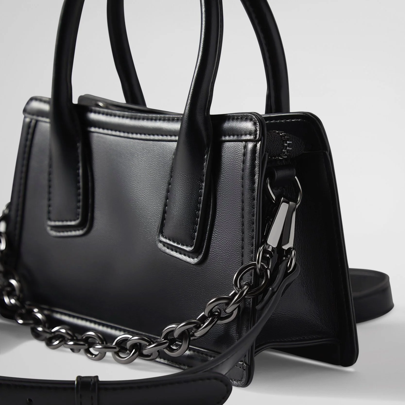 3815514-APRL-Spring-2-Fashion-ACC-Handbag-Store-G-LD-FY25-V2-0071.jpg